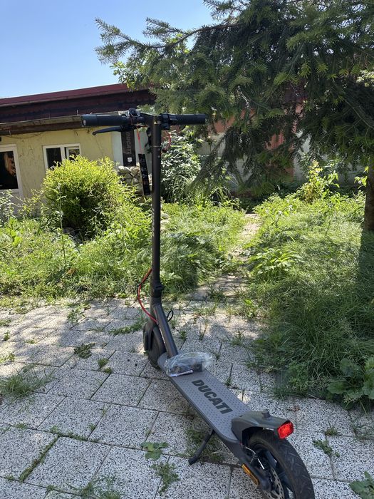 Vand trotinete electrice stare perfecta.