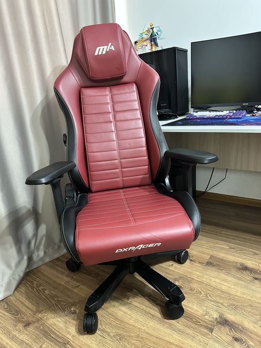 Игровое кресло DXRacer