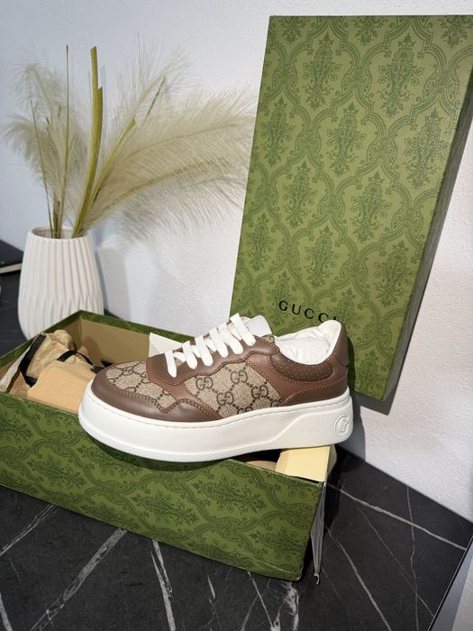 Adidasi gucci de vanzare