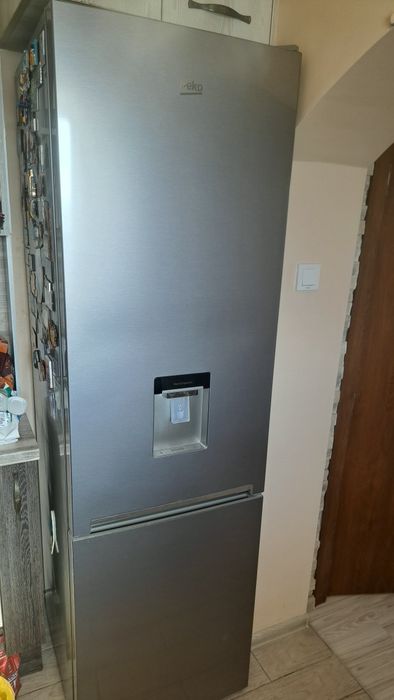 Продавам хладилник с фризер Beko перфектен без забележки.
