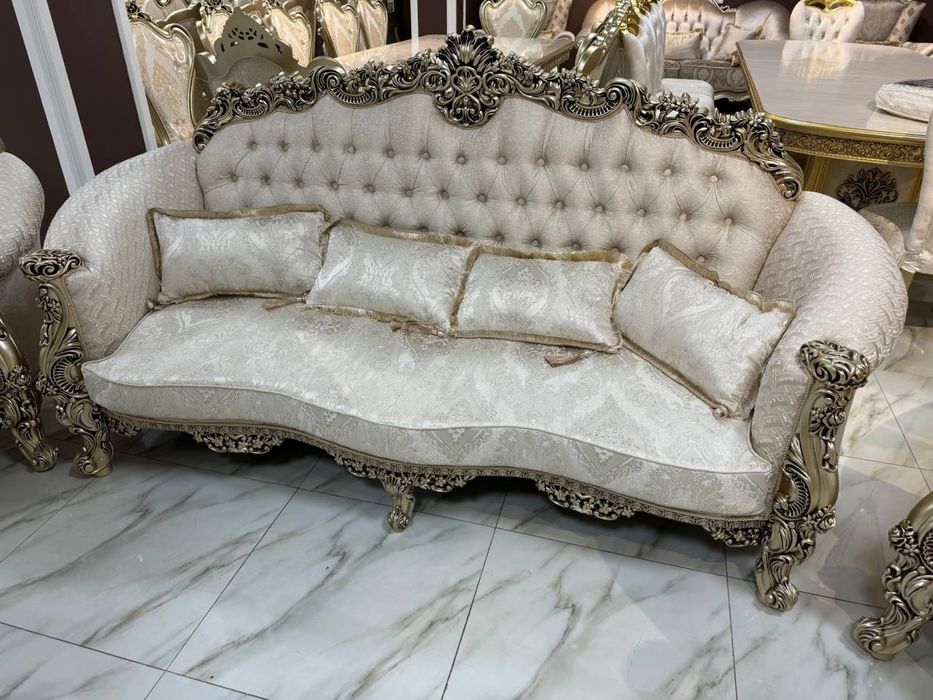 Мягкий мебель в поодаже