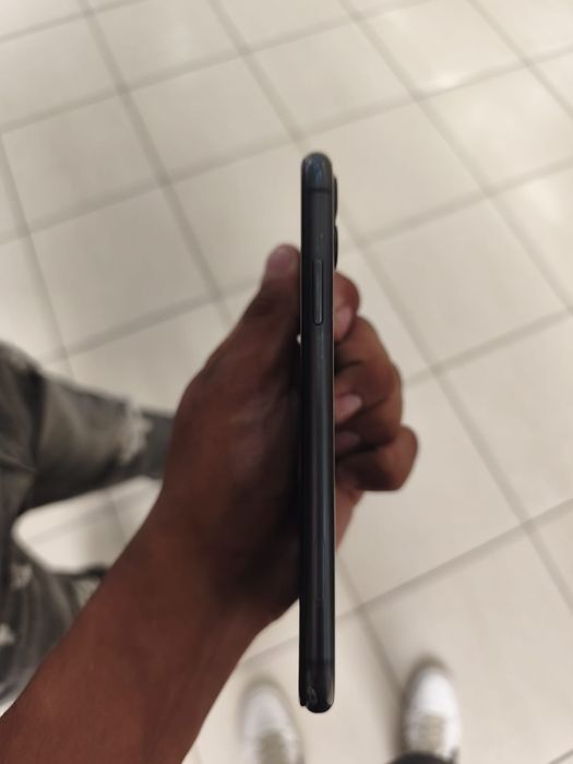 Vând iphone 11 utilizat