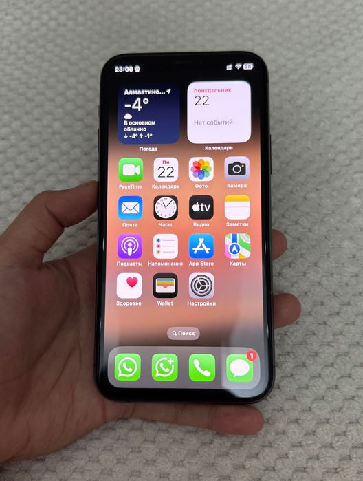 Телефон iPhone 11 Pro.