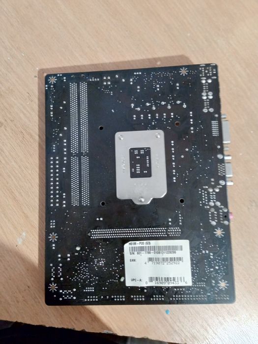 Материнка MSI H61M-P20 G3 LGA1155 на запчасти/ремонт. Сокет целый