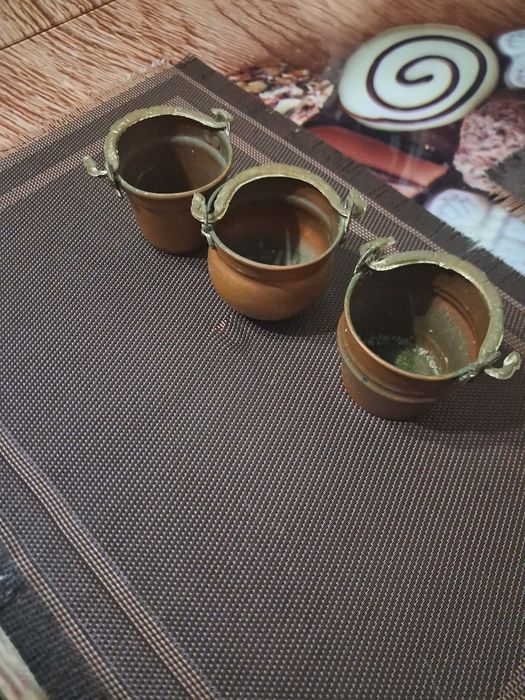 Vând 3 mini-caldari(sau ceaune/galeti decorative din cupru cu mâner de alama