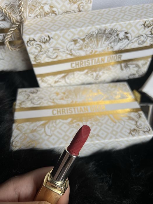 Dio*r чанта и козметка