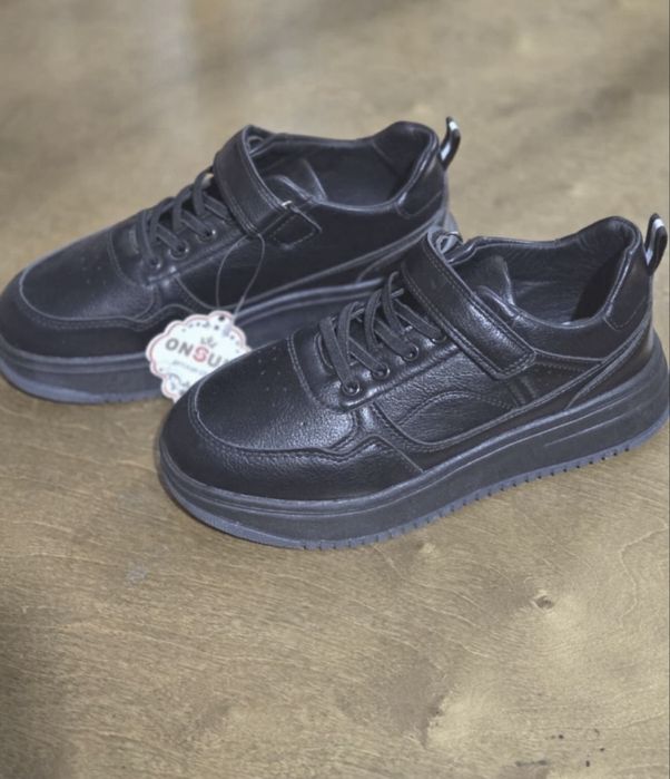 Кроссовки детские новые