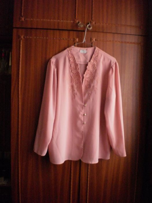 3 camasi straine, cu broderie si maneci lungi pentru femei