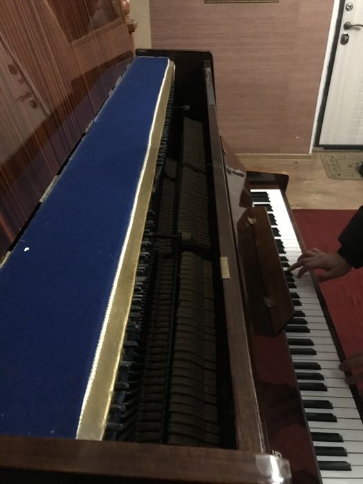 Продаю пианино..
