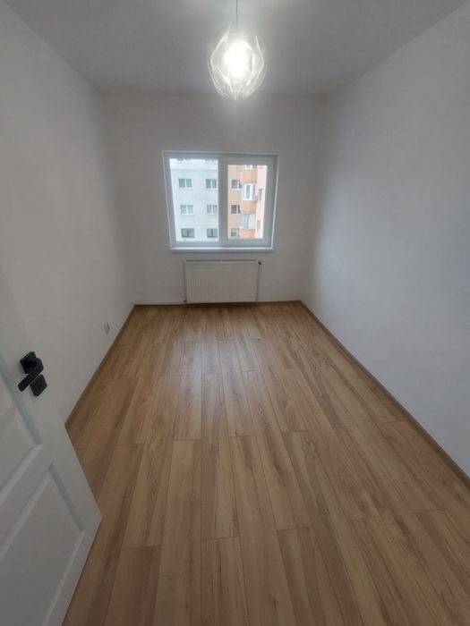 PF vand apartment cu 3 camere decomandate