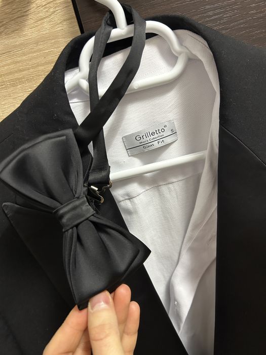 Costum negru mire