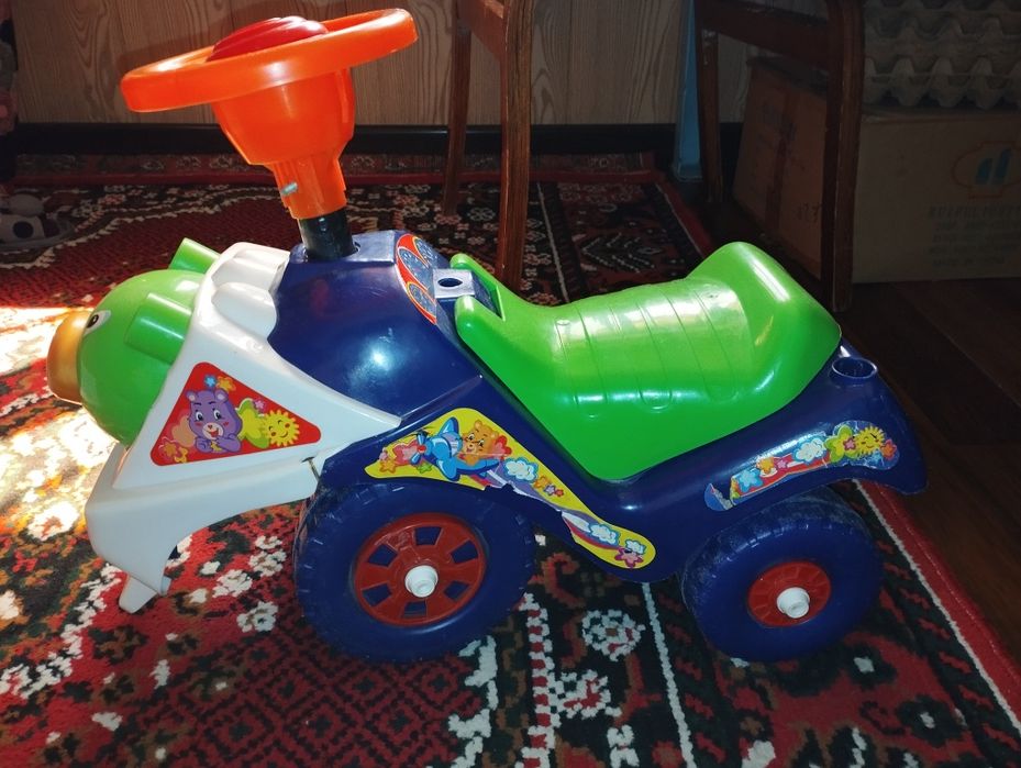 Уинчок арслон ва мошинча бирга. Холати яхши