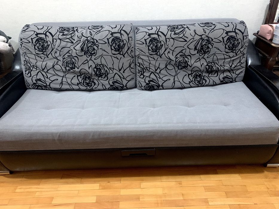 Диван серый раздвижной Россия