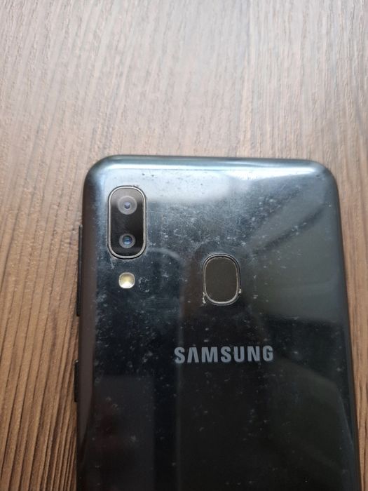 Vând Samsung Galaxy A10 vechi, nefunctional, pentru piese de schimb.