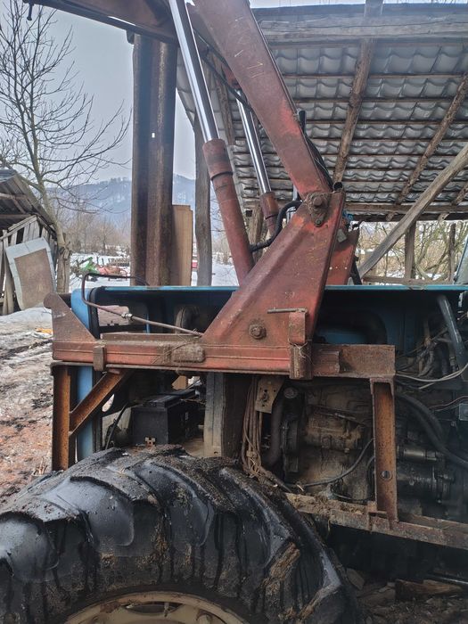 Vând încărcător frontal