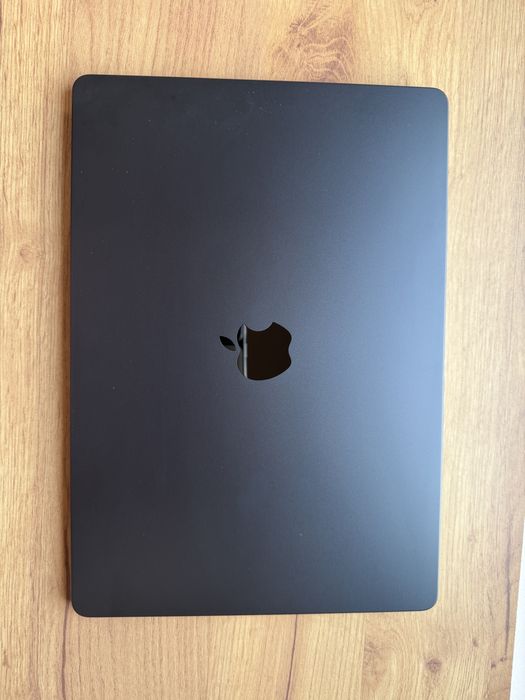 Macbook air M4 15’ SSD256GB/16GB - 4 cicluri de incarcare