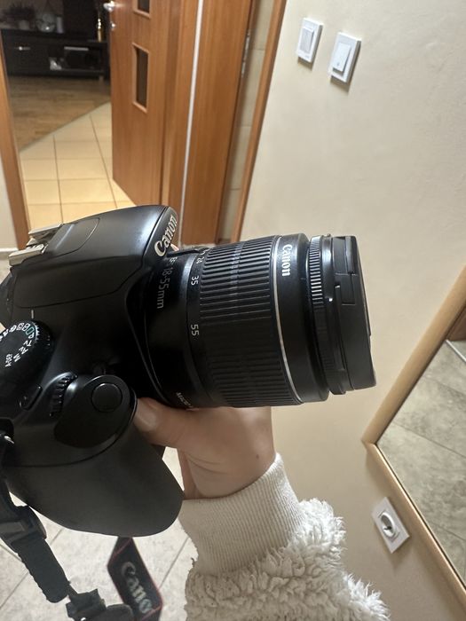 Фотоапарат Canon EOS 1100D