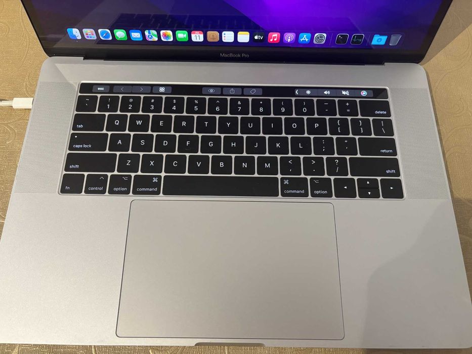 MacBook Pro 15" 2016 i7 2.7/16/512 - Перфектно състояние!