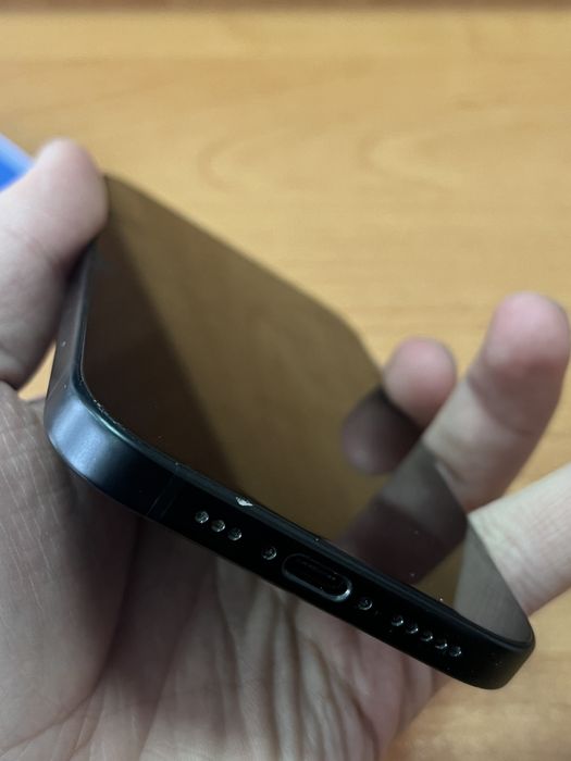 продаю iphone 15 черный