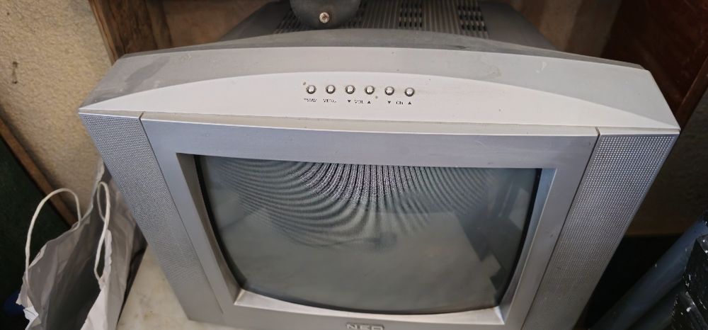 Телевизор NEO.работи