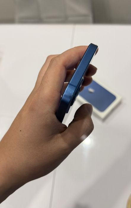 Продам iPhone 13