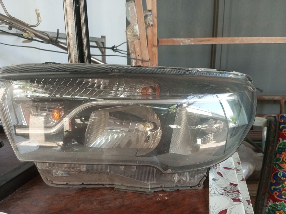 Лада Веста фара передняя комлект