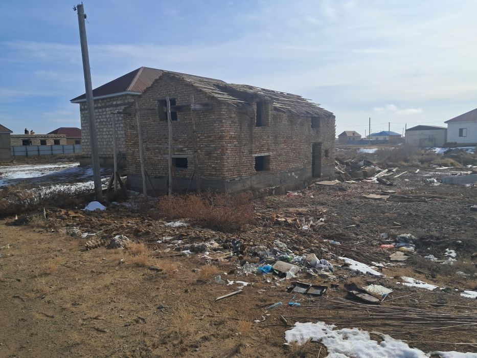 Земельный участок с времянкой