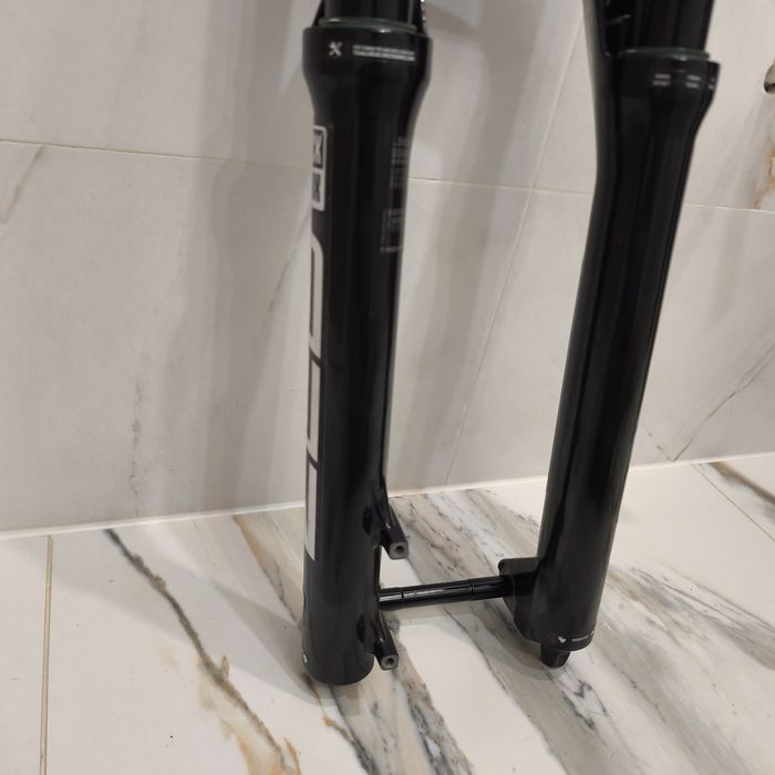 Rock shox Zeb ultimate 29  почти нов