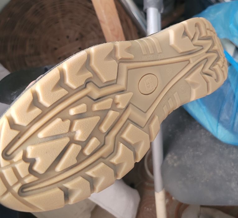 Ичлари мехлик этик 2 дона 44-43 размерлардан, янги ишлатилмаган...