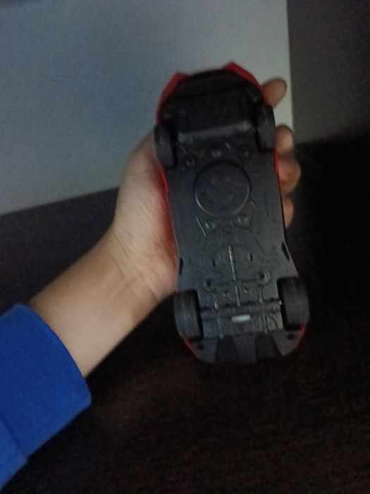 Продам игрушечную машинку