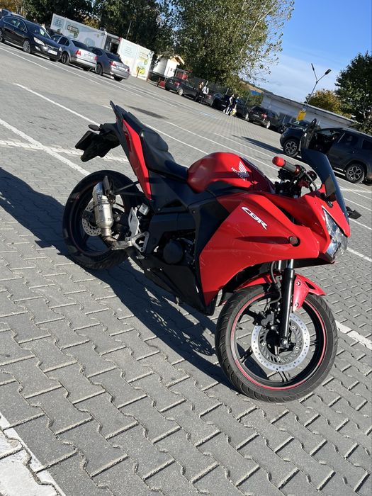 Vând Honda cbr125r