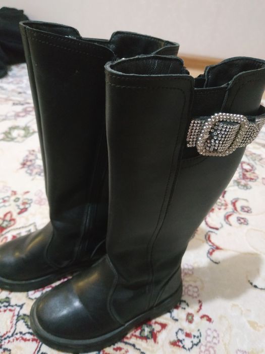 Продам сапоги на девочку размер 26-29