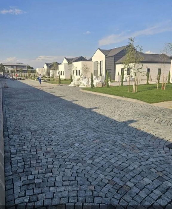 Vând și montez piatra cubica andezit