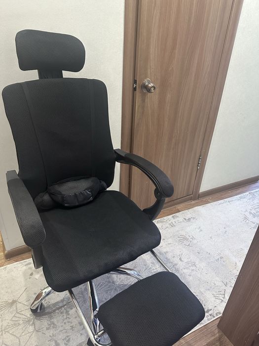 Офисное кресло черная