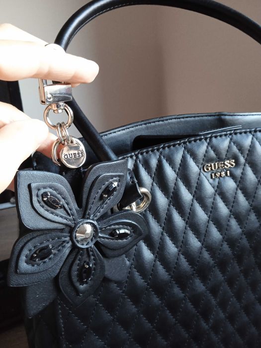 Дамска чанта  Guess