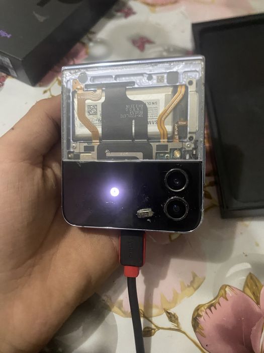Samsung galaxy Flip 4