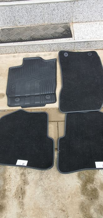 Vând covorașe auto Audi A1