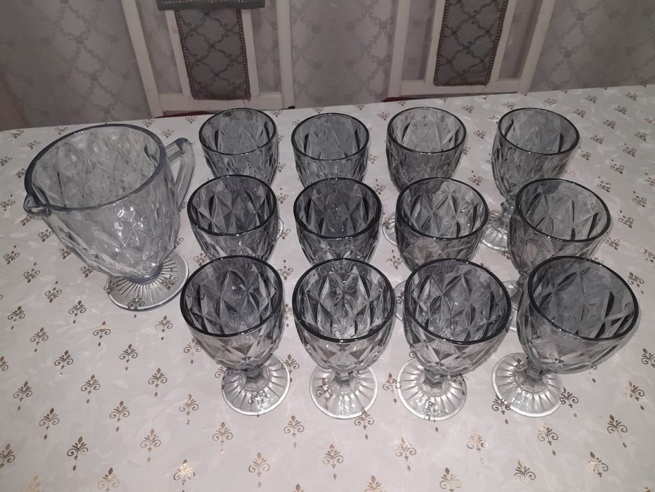 Фужер и графины.