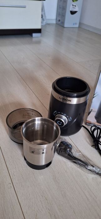 Vând rasnita de cafea Latkon,cu granulație reglabilă, bol detasabil