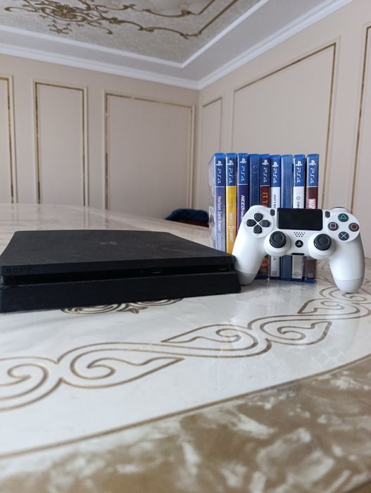 Playstation 4 slim