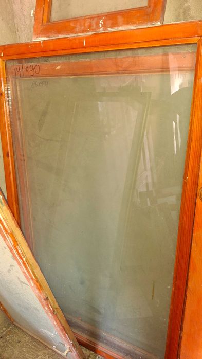 Двери деревянные, окна