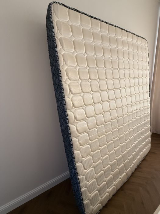 Продам Матрас 160х200