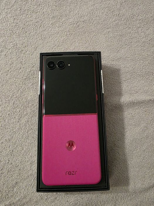 Продавам Motorola Razr 60 ultra 512 gb 16 ram ,Pink