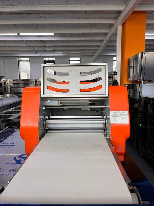 Тестораскаточная машина настольная 30см