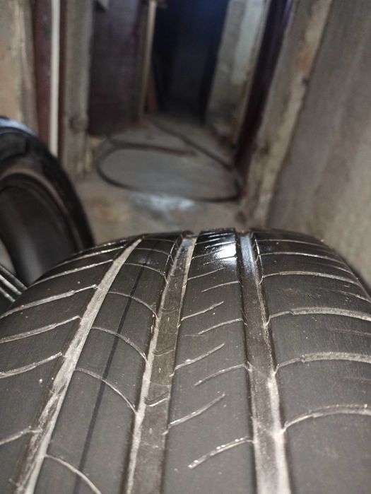 МишелинЛетни гуми 205 65 15 ДОТ15 1 бр и 205 60 16-4 бр ДОТ 17 Мишелин