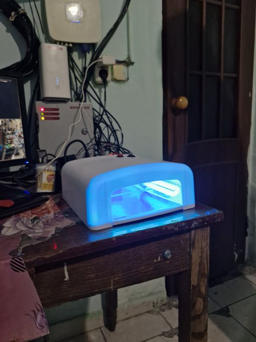 Маникюрная ультрофиолетовая лампа !!