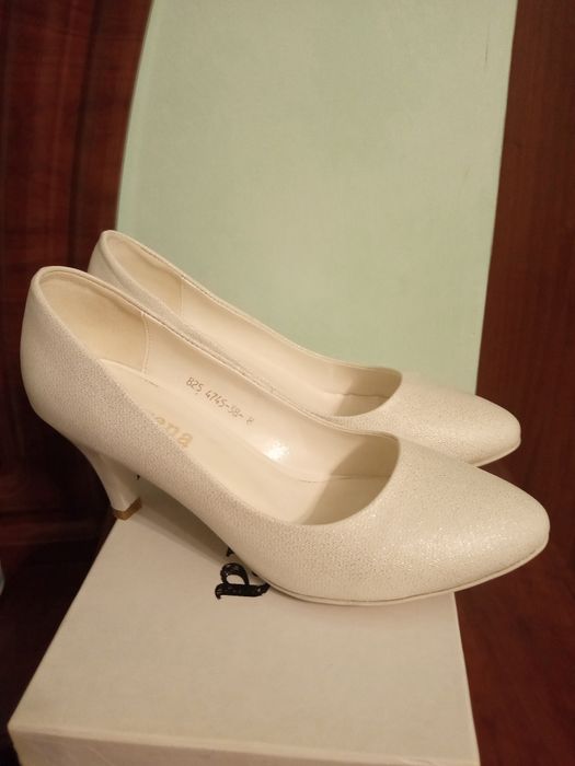 Продам туфли новые