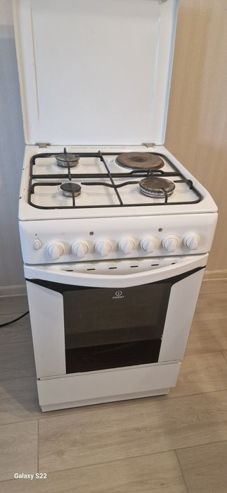 Продам газовую плиту