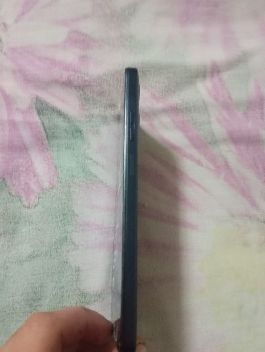 Продаю телефон moto g05