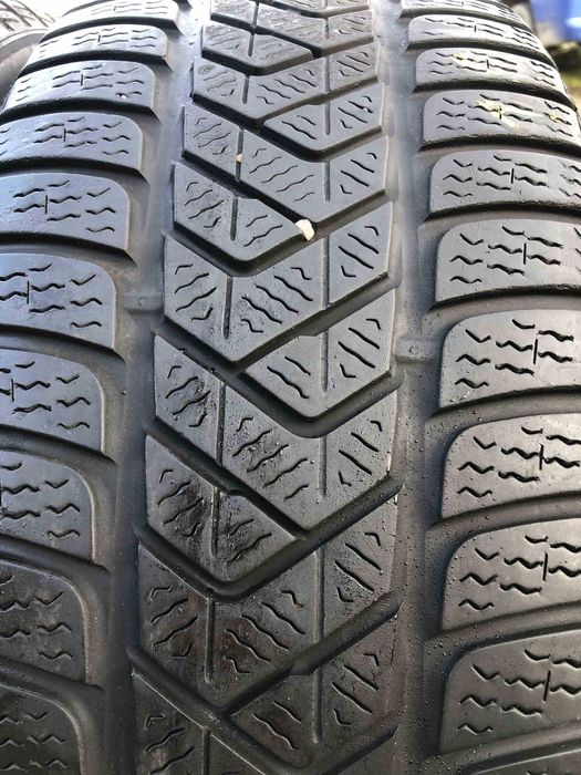 SET 2 Anvelope Iarna 235/45 R19 PIRELLI Sottozero 3